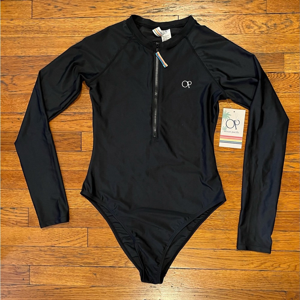 Ocean Pacific long sleeve women’s swimsuit Black Large NEW Rash guard Surfer